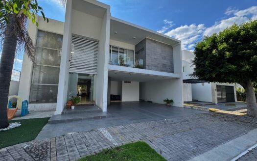 CASA EN VENTA EN LOMAS DE AGELOPOLIS