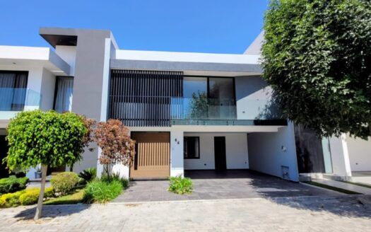 CASA EN VENTA EN LOMAS DE AGELOPOLIS
